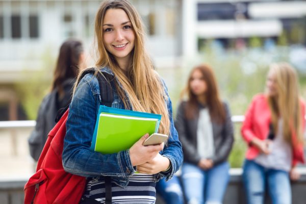 大学生　女性