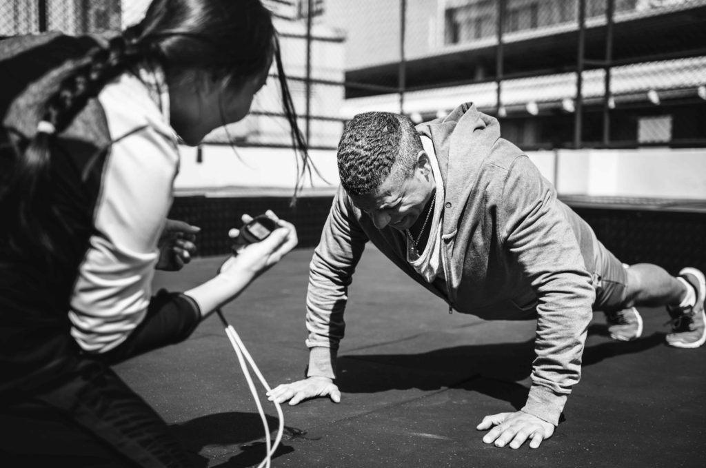 スポーツトレーナーとは 年収 仕事内容 なり方まとめ トレーナーエージェンシー